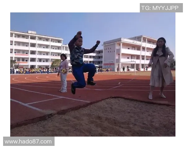 帅气球星足球绘画展现运动激情与青春魅力艺术之美